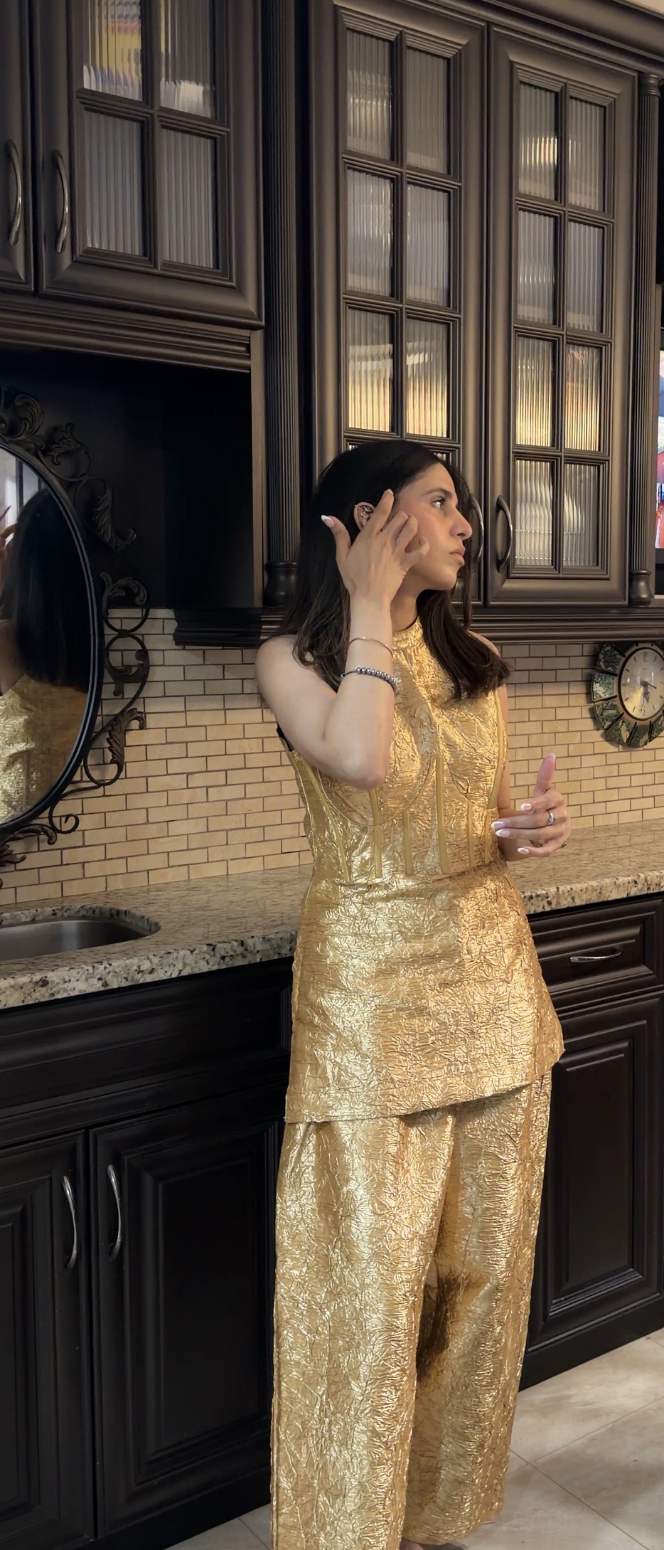 Aura Gold (Image - 1)