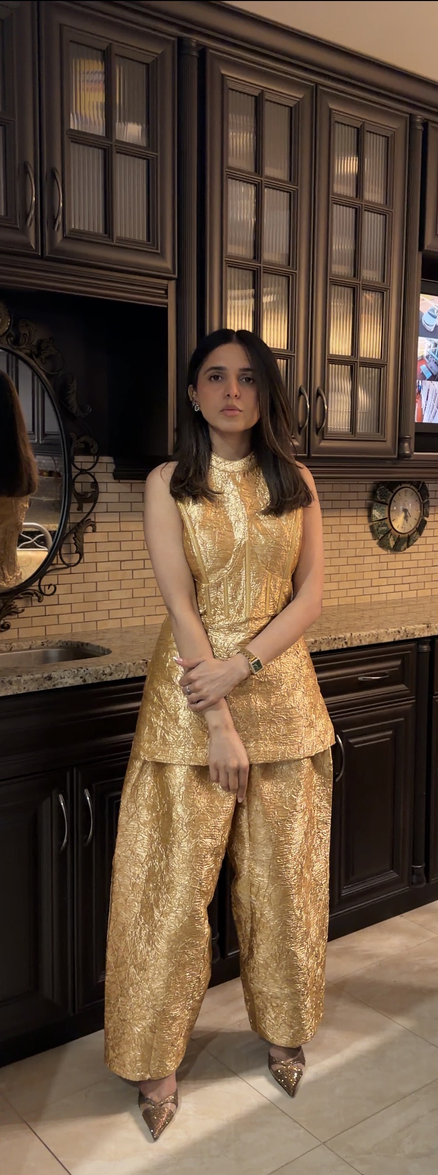 Aura Gold (Image - 1)