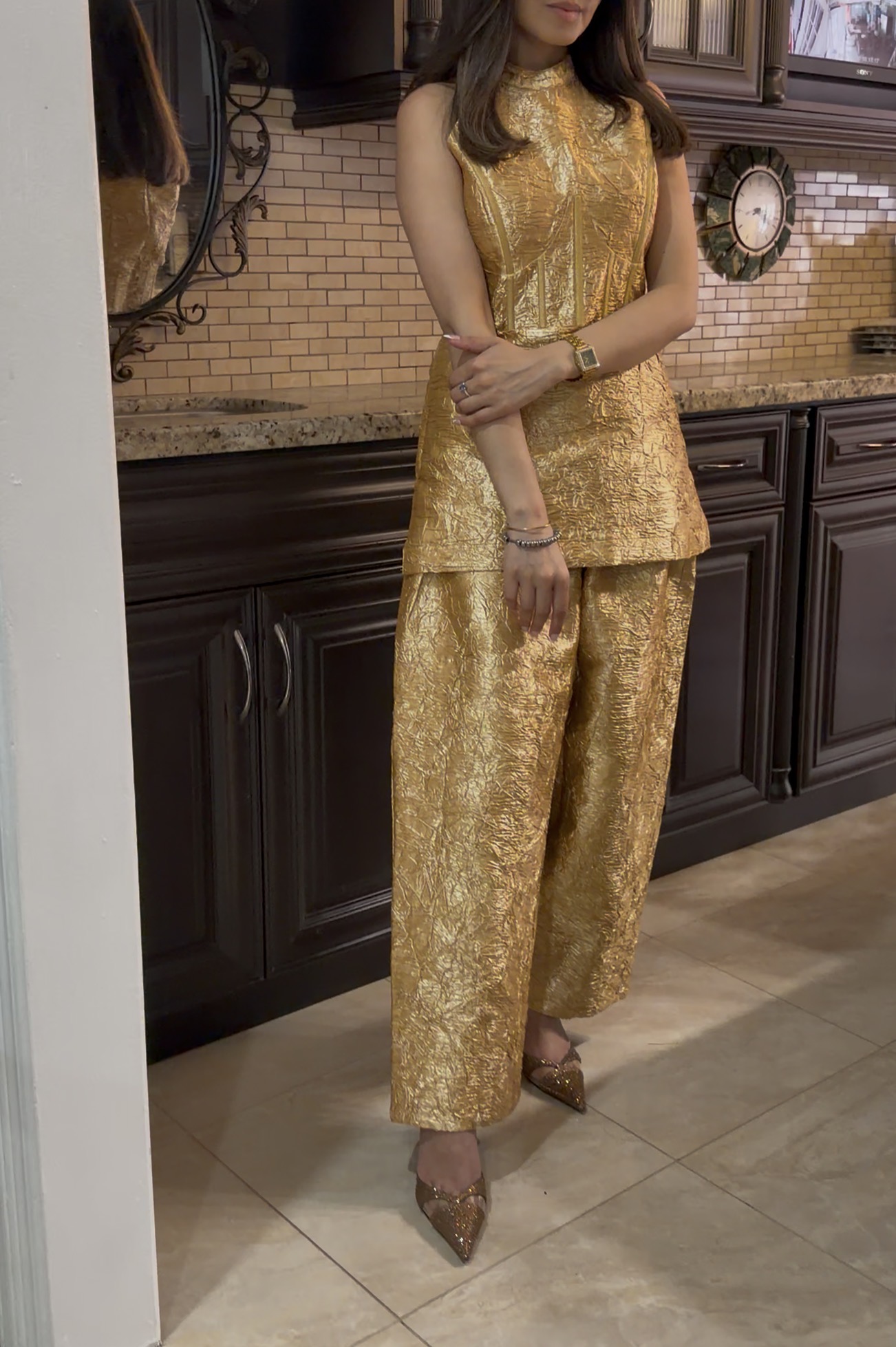 Aura Gold (Image - 1)