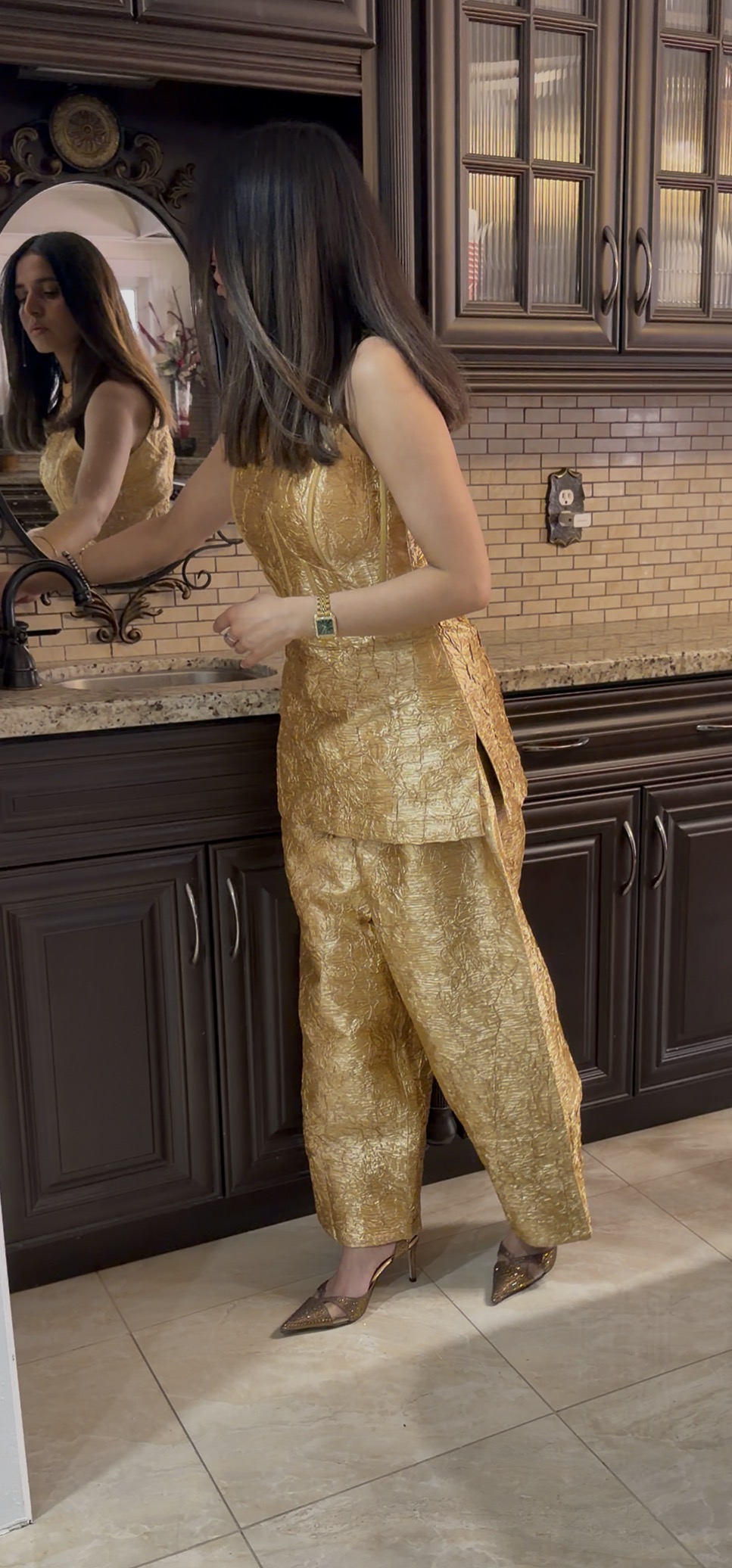 Aura Gold (Image - 1)