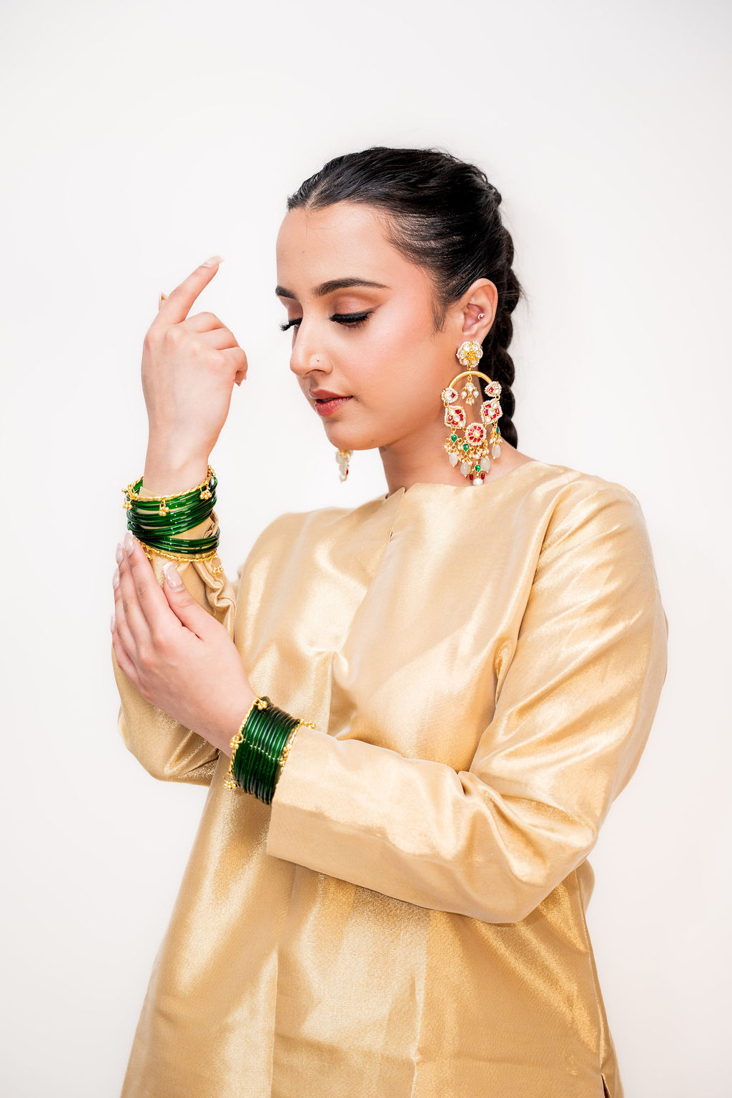 Farshi Libas (ਫਰਸ਼ੀ ਲਿਬਾਸ | فرشی لباس)-Floor-Sweeping Attire (Image - 1)