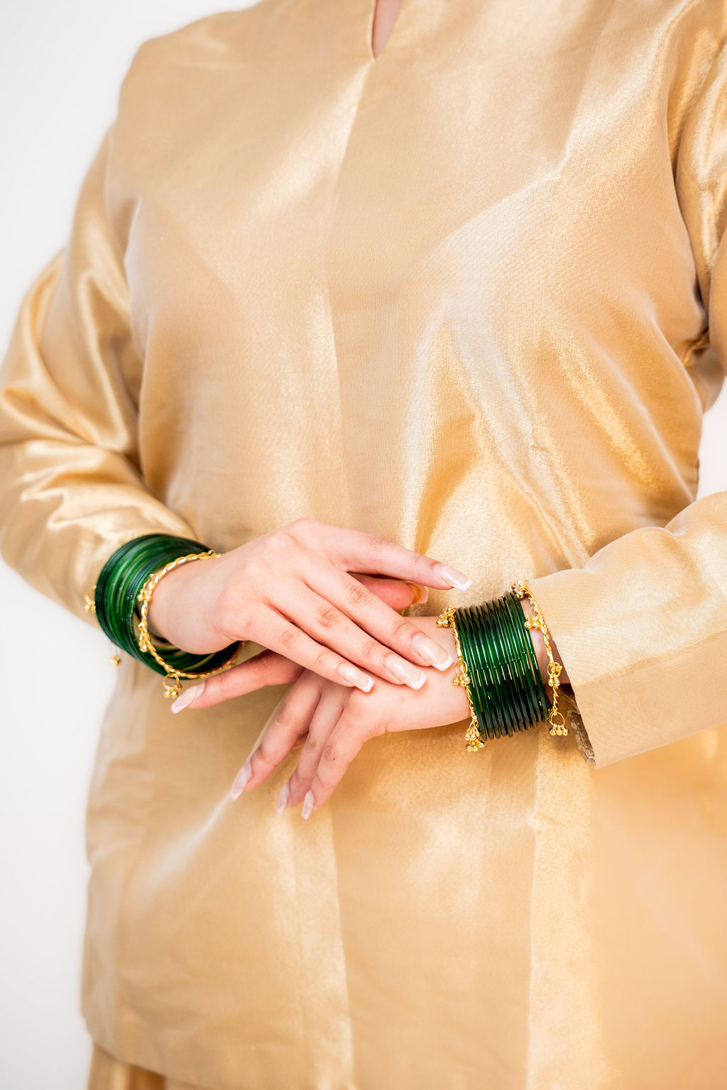 Farshi Libas (فرشی لباس) - Floor-Sweeping Attire (Image - 1)