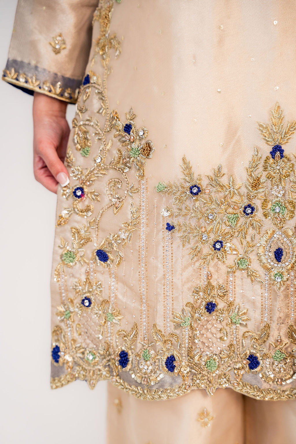 Mehr-e-Zar (مہرِ زر | ਮਹਰ-ਏ-ਜ਼ਰ)-Sunlit Gold From the Lehnda Panjab Collection (Image - 1)