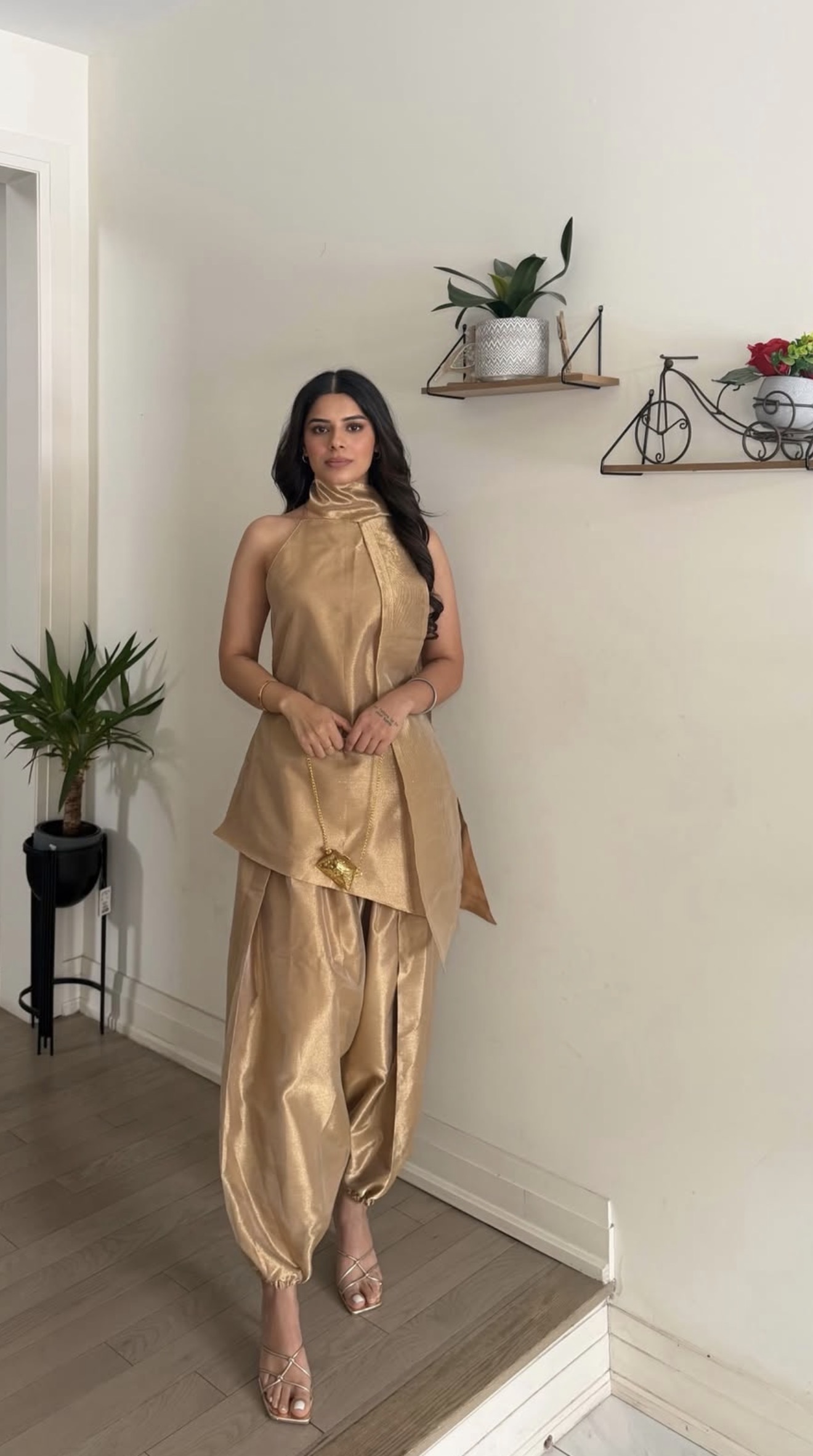 Nazaakat-e-Zar (ਨਜ਼ਾਕਤ-ਏ-ਜ਼ਰ | نزاکتِ زر)-Subtle Grace of Gold 1