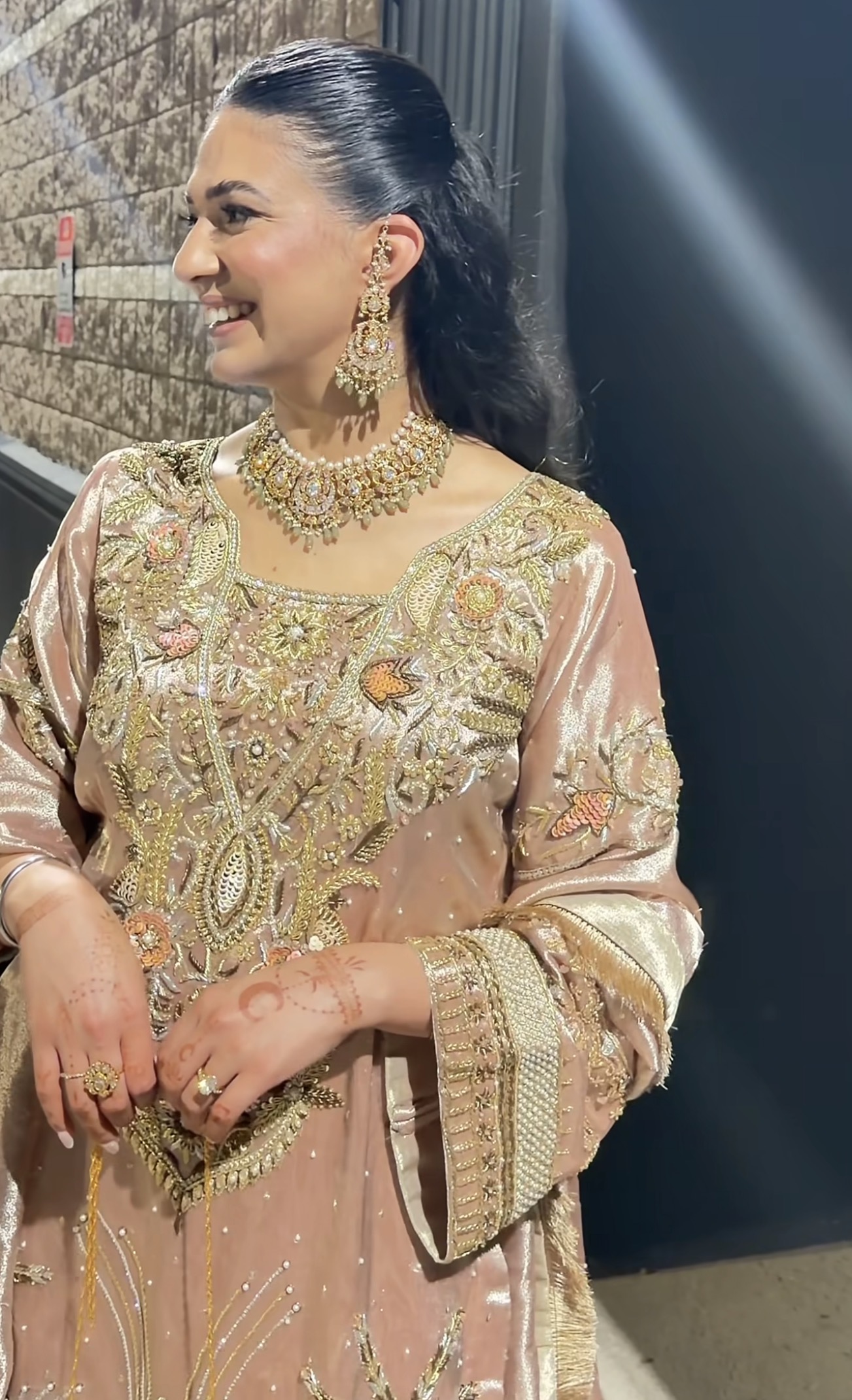Noor-e-Zar ਨੂਰ-ਏ-ਜ਼ਰ-Radiance of gold (Image - 1)