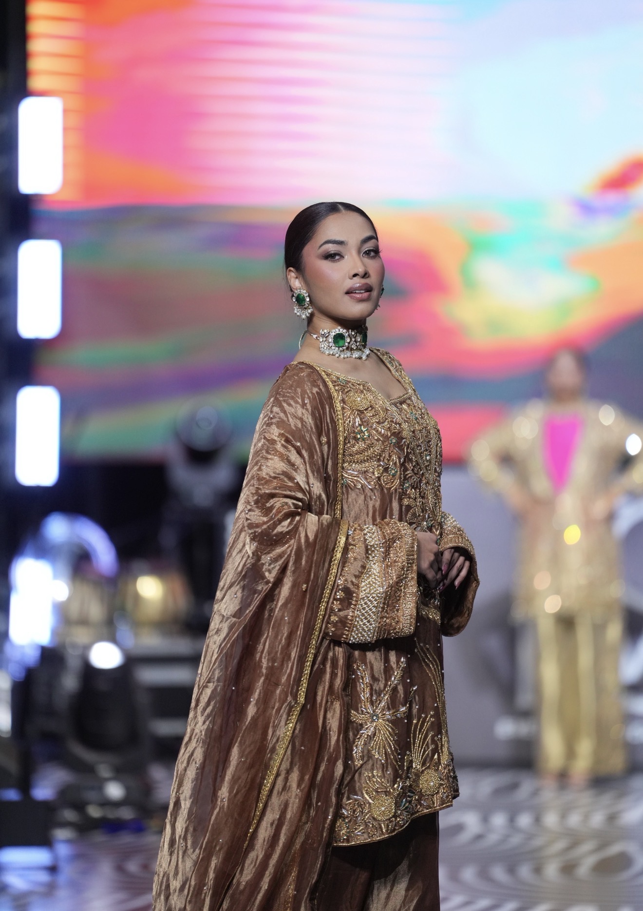 Zar-e-Shaan (Image - 1)